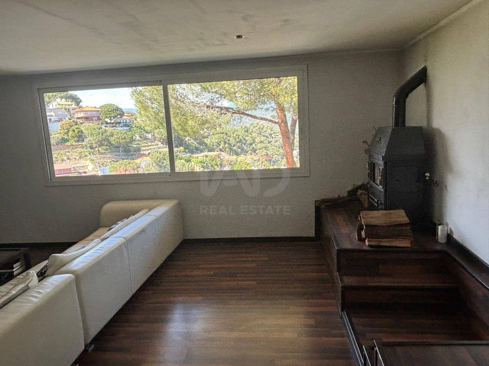 5 soveværelse Byhus til salg i Barcelona by med swimmingpool garage - € 495.000 (Ref: 9987496)