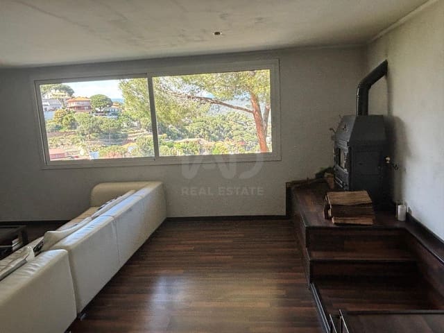 5 soverom Hus til salgs i Barcelona by med svømmebasseng garasje - € 495 000 (Ref: 9987496)
