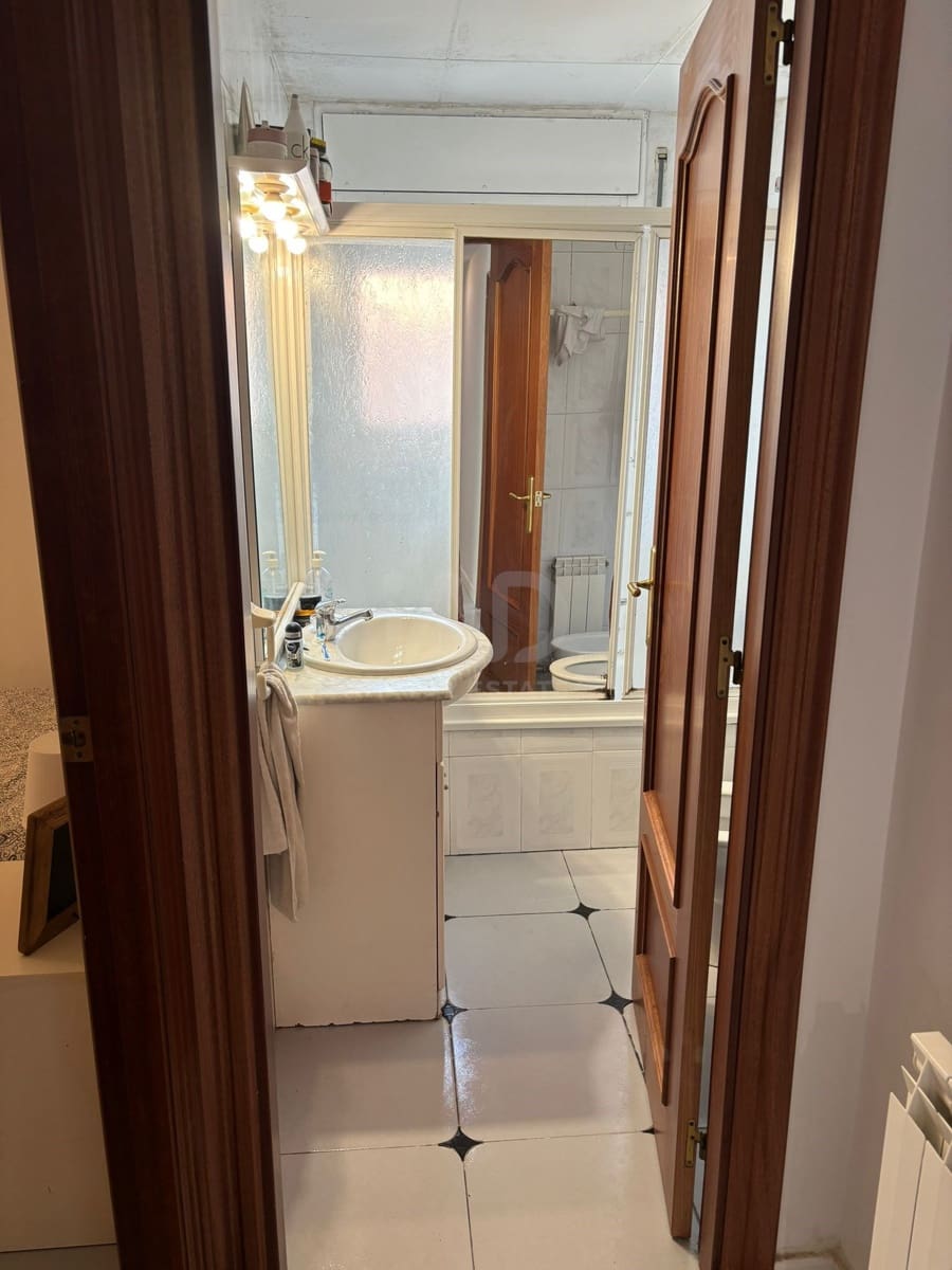 5 soveværelse Byhus til salg i Barcelona by med swimmingpool garage - € 495.000 (Ref: 9987496)