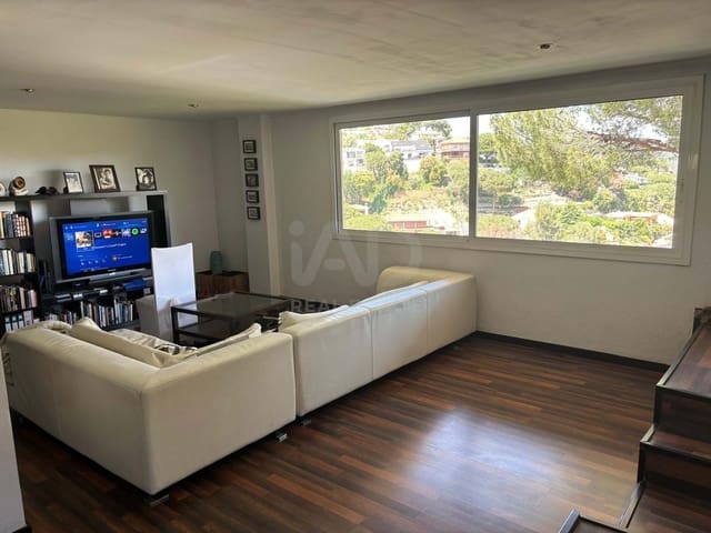 5 soverom Hus til salgs i Barcelona by med svømmebasseng garasje - € 495 000 (Ref: 9987496)