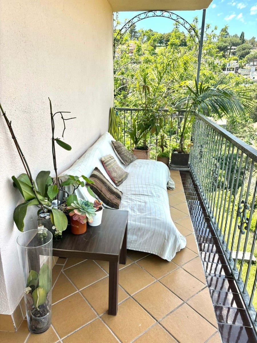 5 soveværelse Byhus til salg i Barcelona by med swimmingpool garage - € 495.000 (Ref: 9987496)
