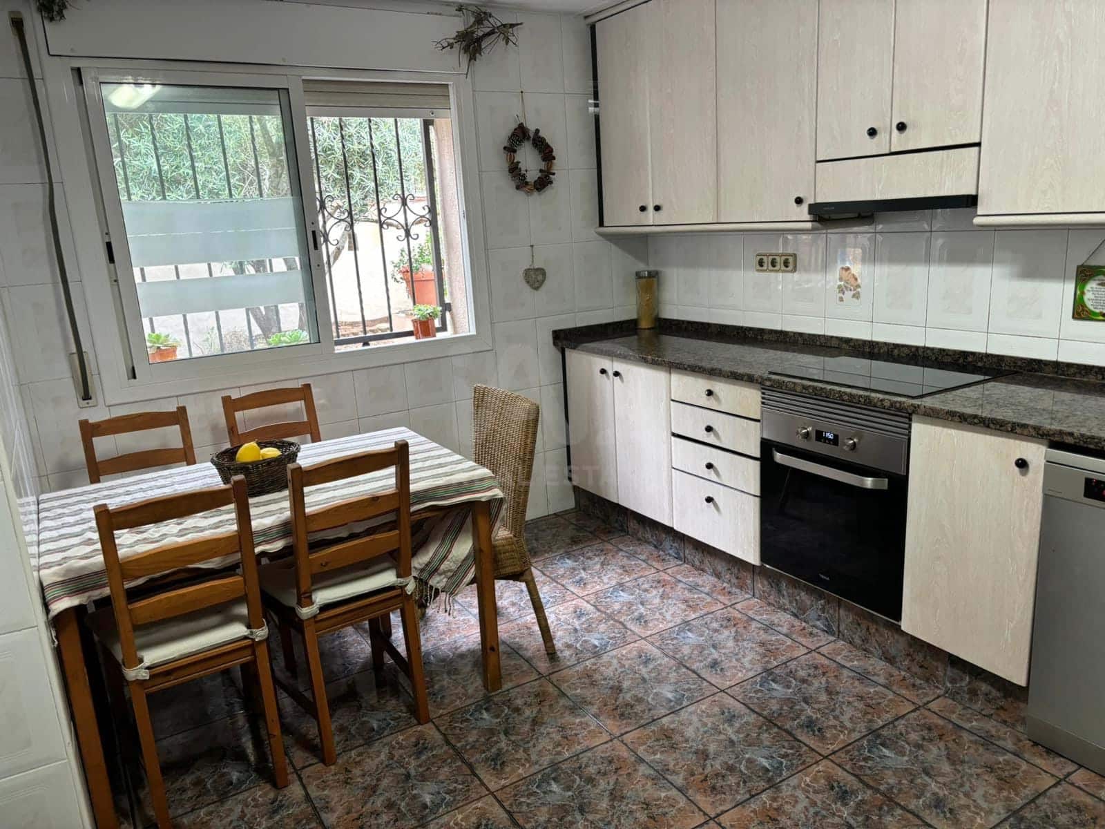 5 soveværelse Byhus til salg i Barcelona by med swimmingpool garage - € 495.000 (Ref: 9987496)