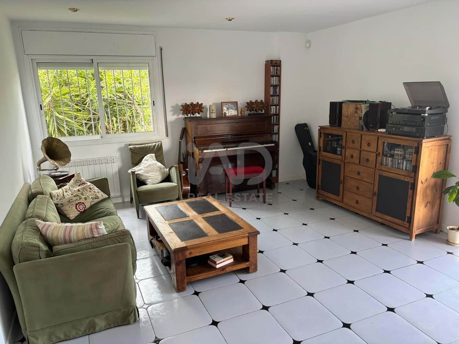 5 soveværelse Byhus til salg i Barcelona by med swimmingpool garage - € 495.000 (Ref: 9987496)