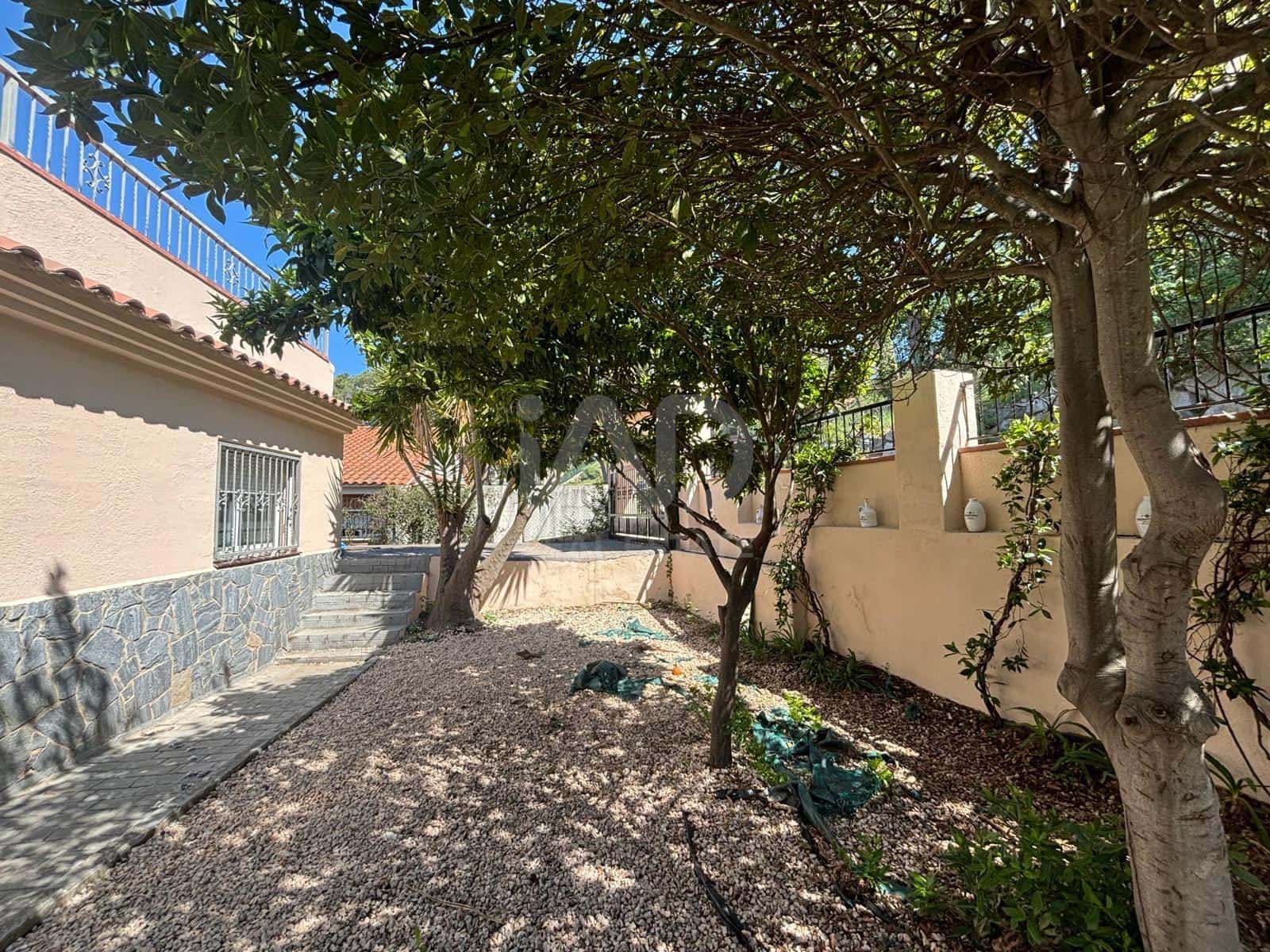 5 soveværelse Byhus til salg i Barcelona by med swimmingpool garage - € 495.000 (Ref: 9987496)
