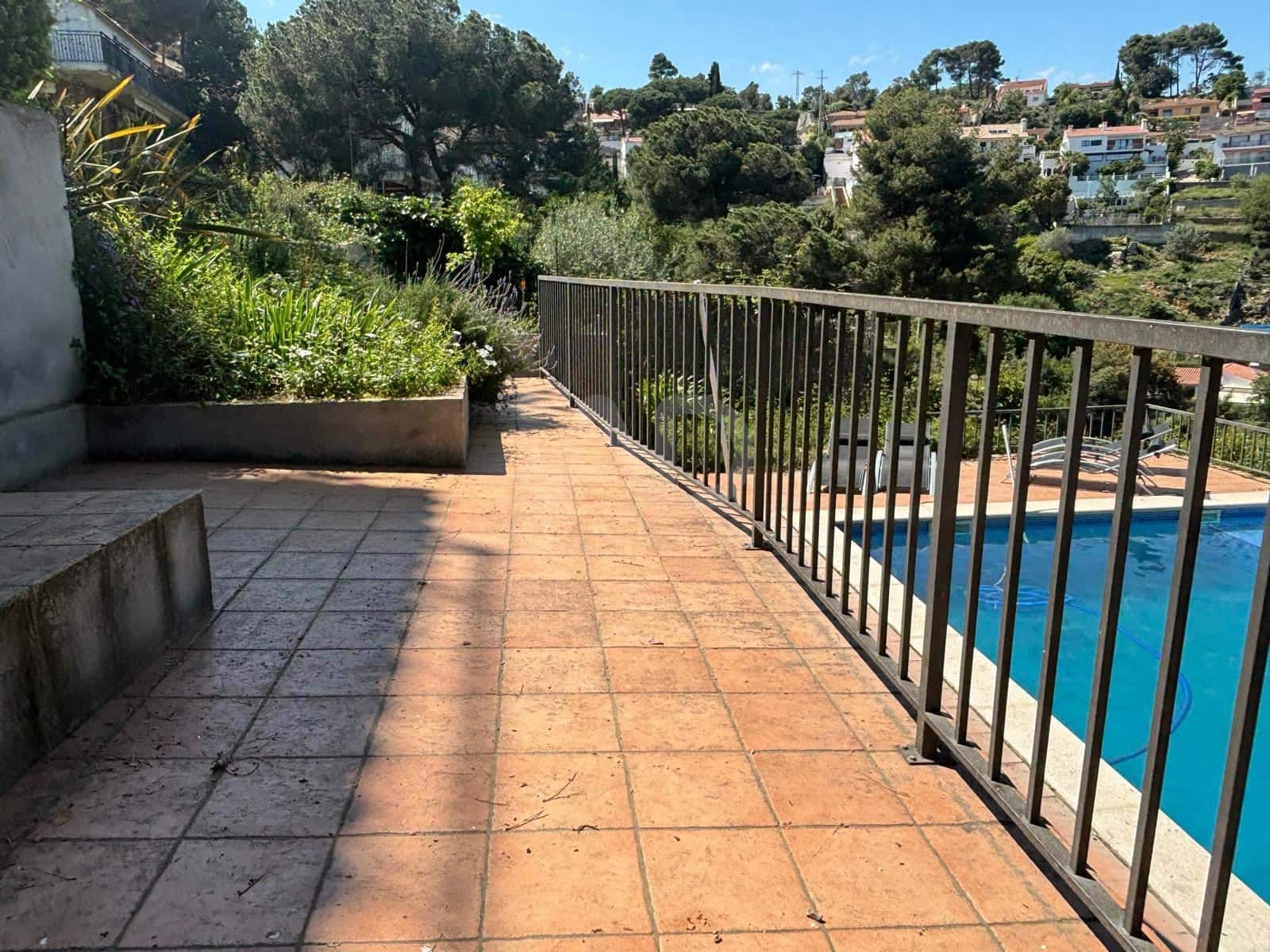 5 soveværelse Byhus til salg i Barcelona by med swimmingpool garage - € 495.000 (Ref: 9987496)