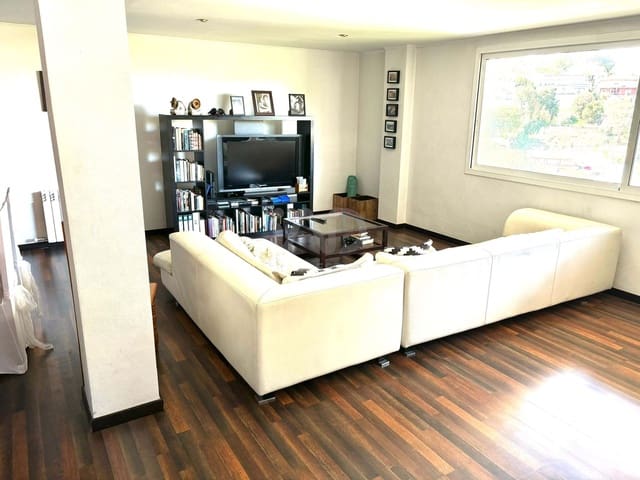 5 soverom Hus til salgs i Barcelona by med svømmebasseng garasje - € 495 000 (Ref: 9987496)