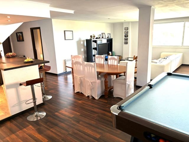 5 soverom Hus til salgs i Barcelona by med svømmebasseng garasje - € 495 000 (Ref: 9987496)
