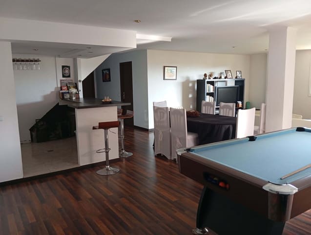 5 soverom Hus til salgs i Barcelona by med svømmebasseng garasje - € 495 000 (Ref: 9987496)