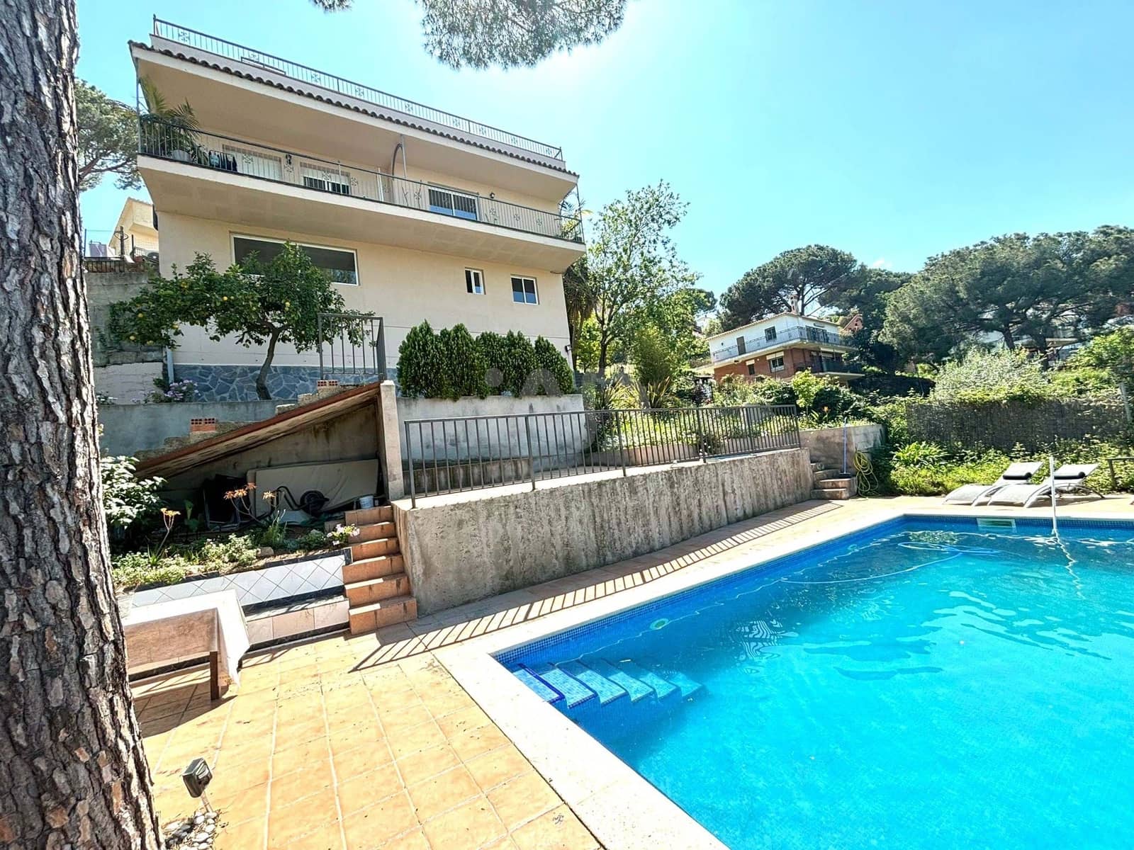 5 soveværelse Byhus til salg i Barcelona by med swimmingpool garage - € 495.000 (Ref: 9987496)