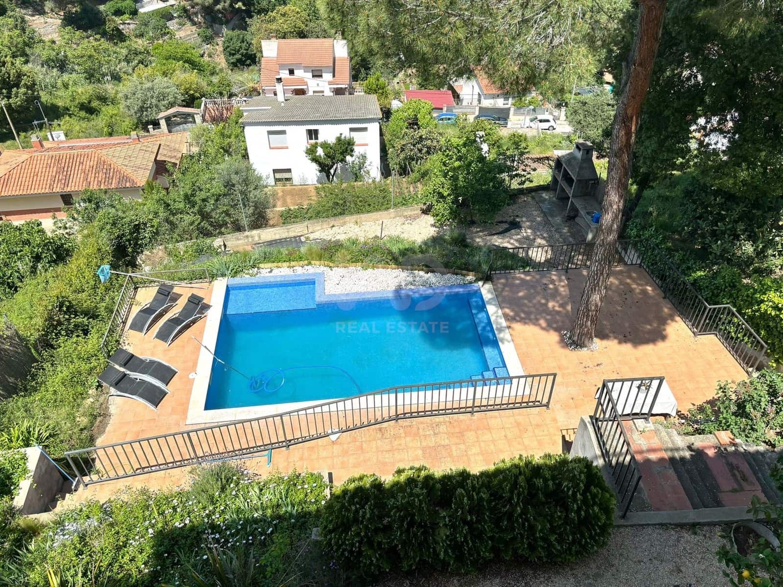 5 soveværelse Byhus til salg i Barcelona by med swimmingpool garage - € 495.000 (Ref: 9987496)