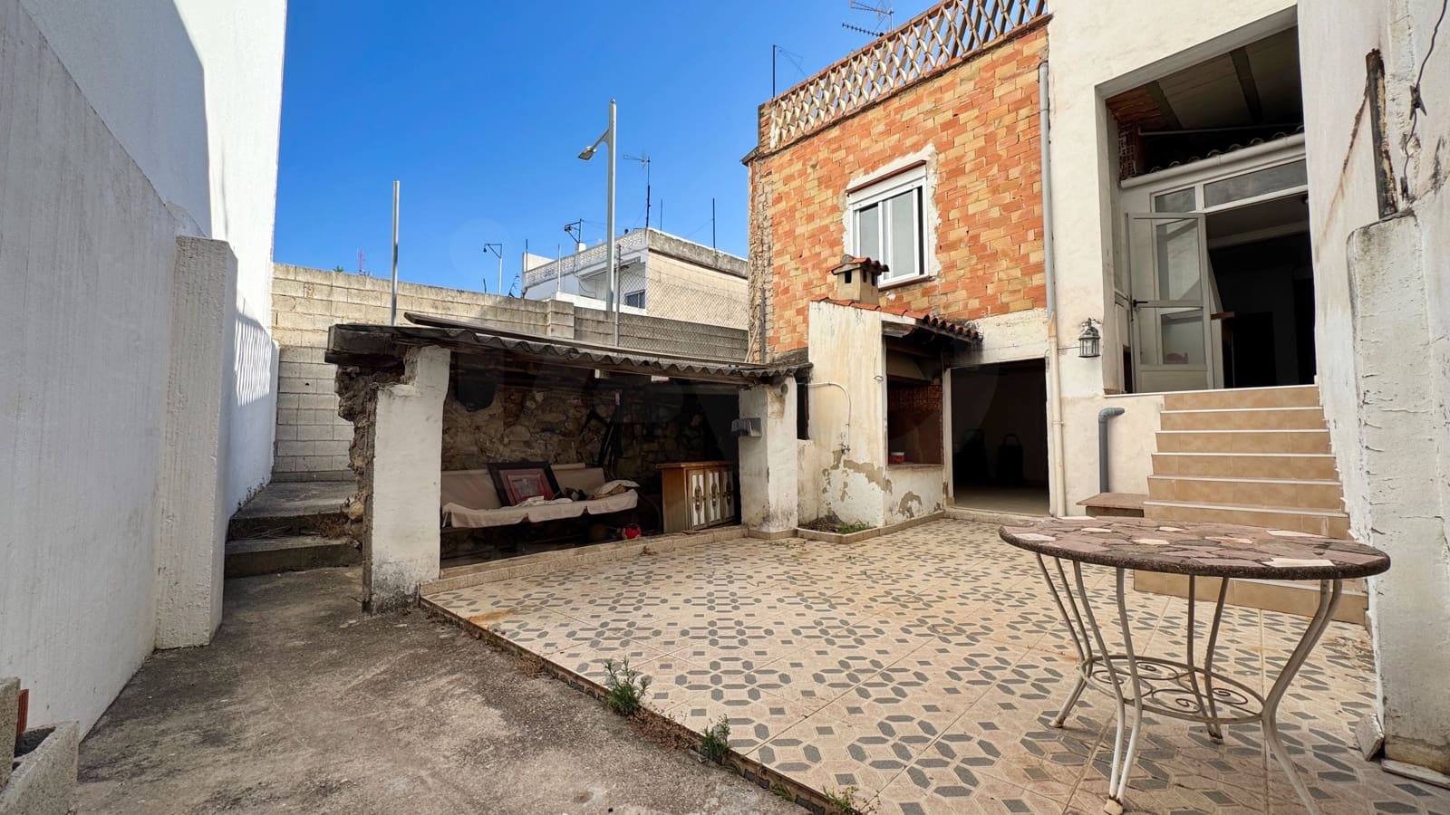 3 soveværelse Byhus til salg i Alicante by - € 140.000 (Ref: 9987497)