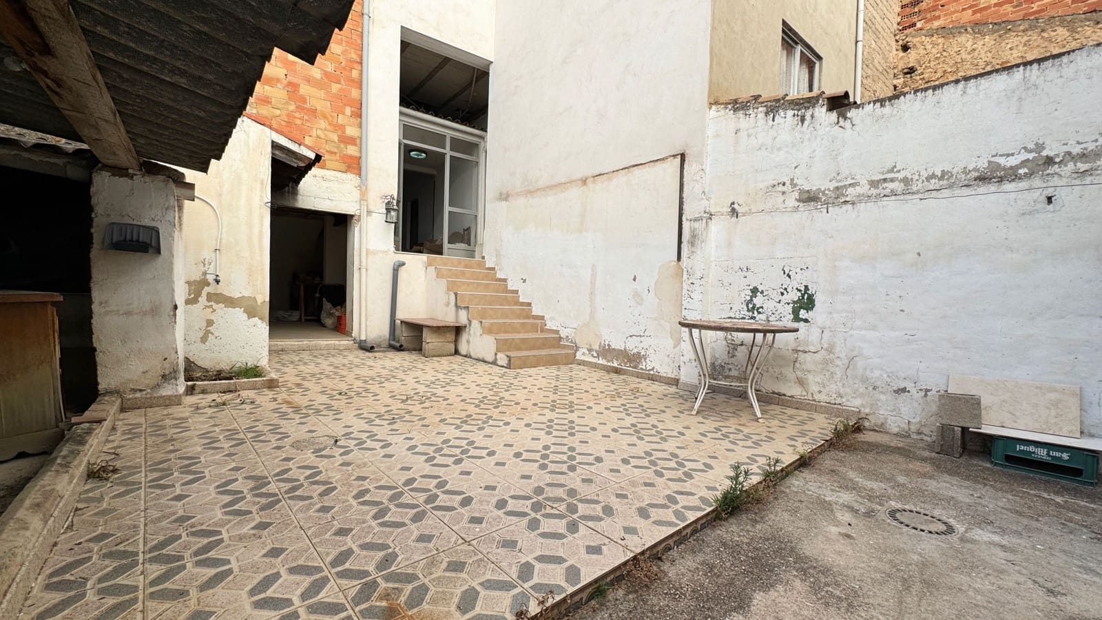 3 soveværelse Byhus til salg i Alicante by - € 140.000 (Ref: 9987497)