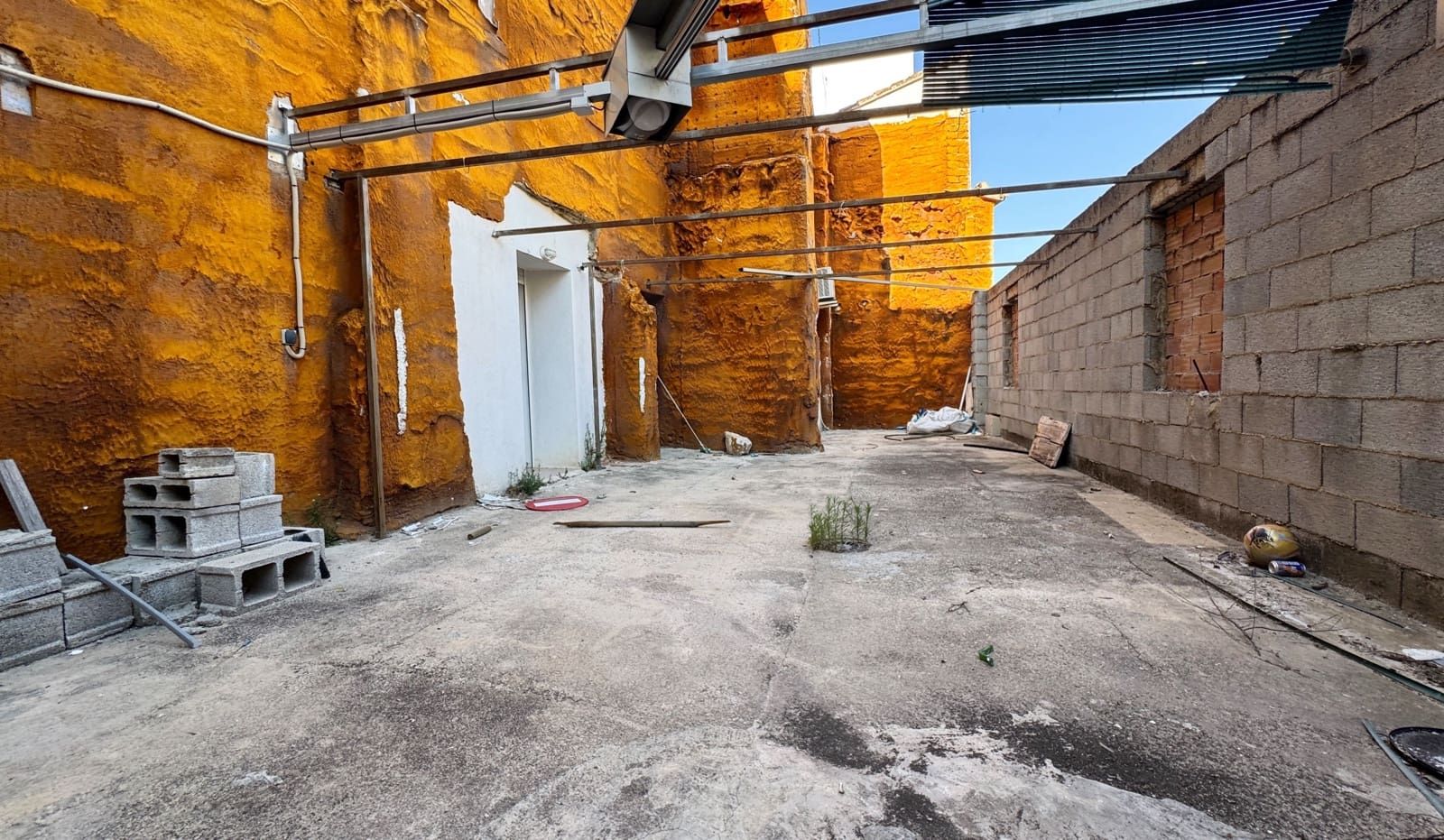 3 soveværelse Byhus til salg i Alicante by - € 140.000 (Ref: 9987497)