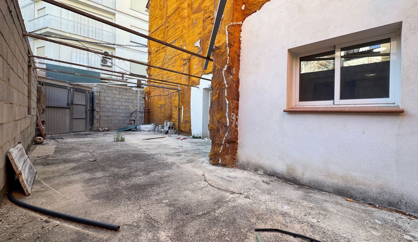 3 soveværelse Byhus til salg i Alicante by - € 140.000 (Ref: 9987497)