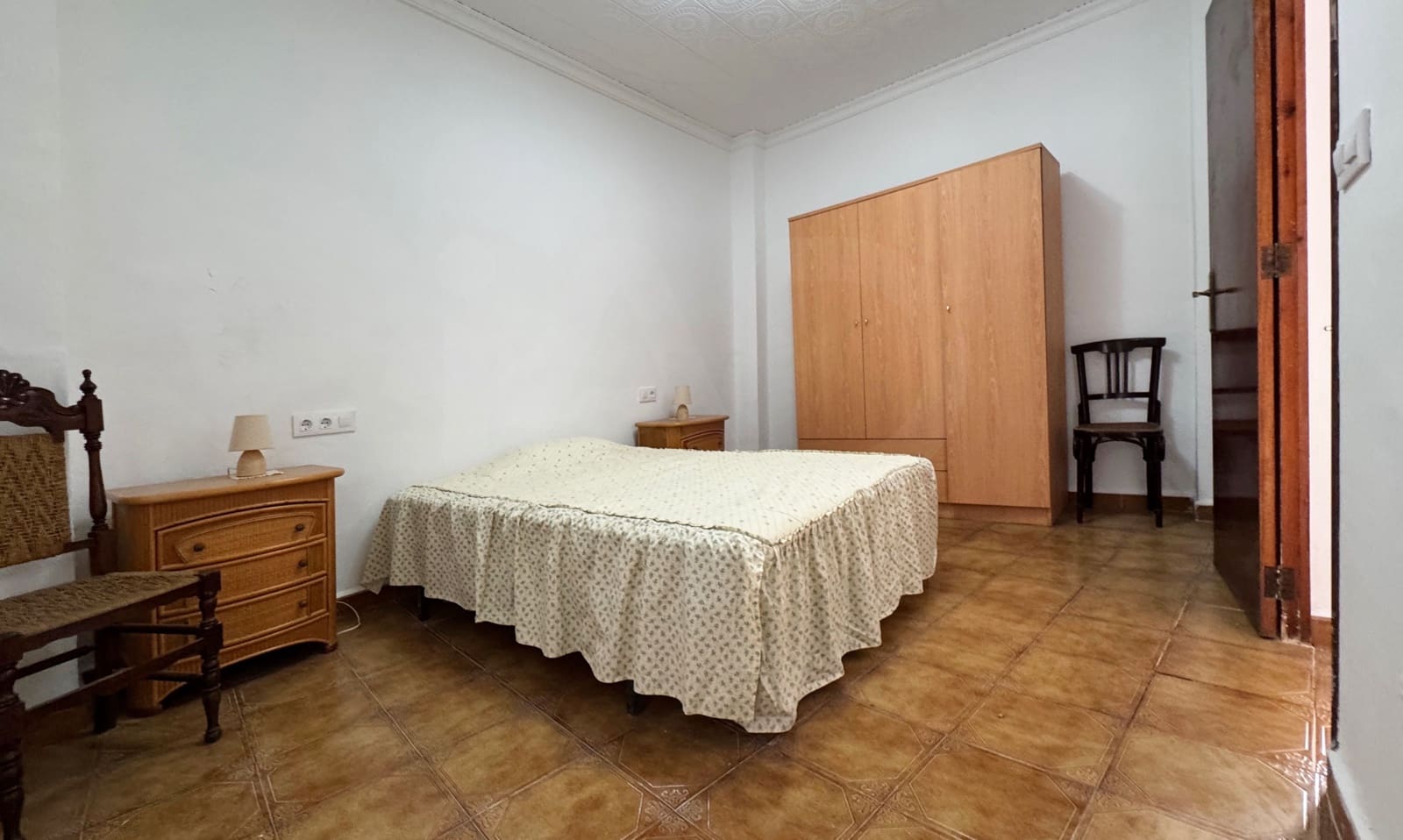 3 soveværelse Byhus til salg i Alicante by - € 140.000 (Ref: 9987497)