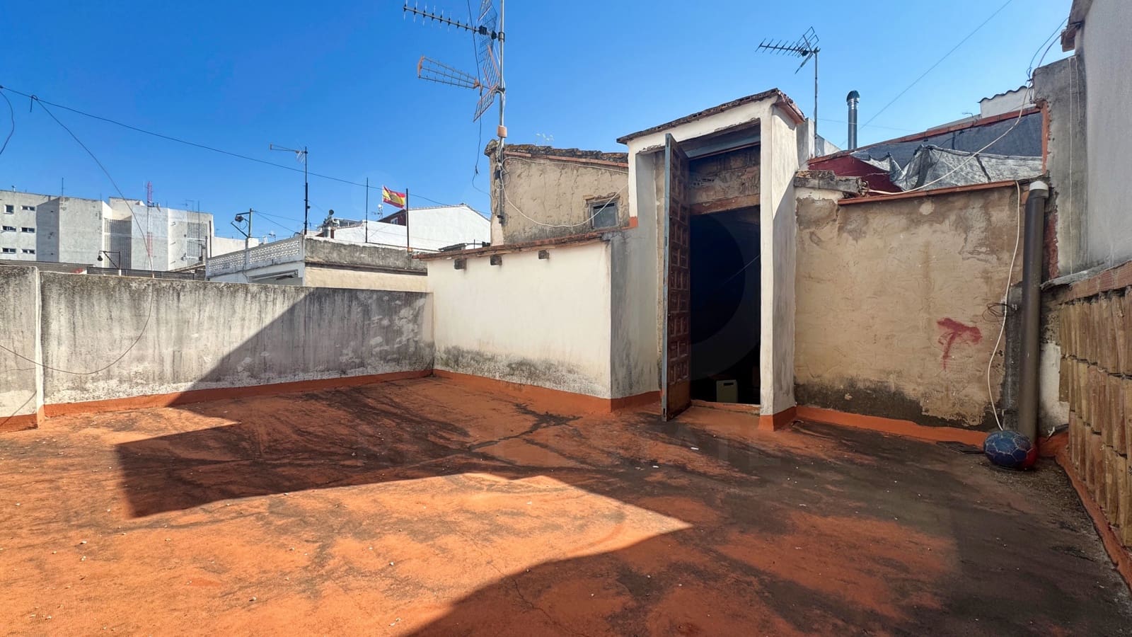 3 soveværelse Byhus til salg i Alicante by - € 140.000 (Ref: 9987497)