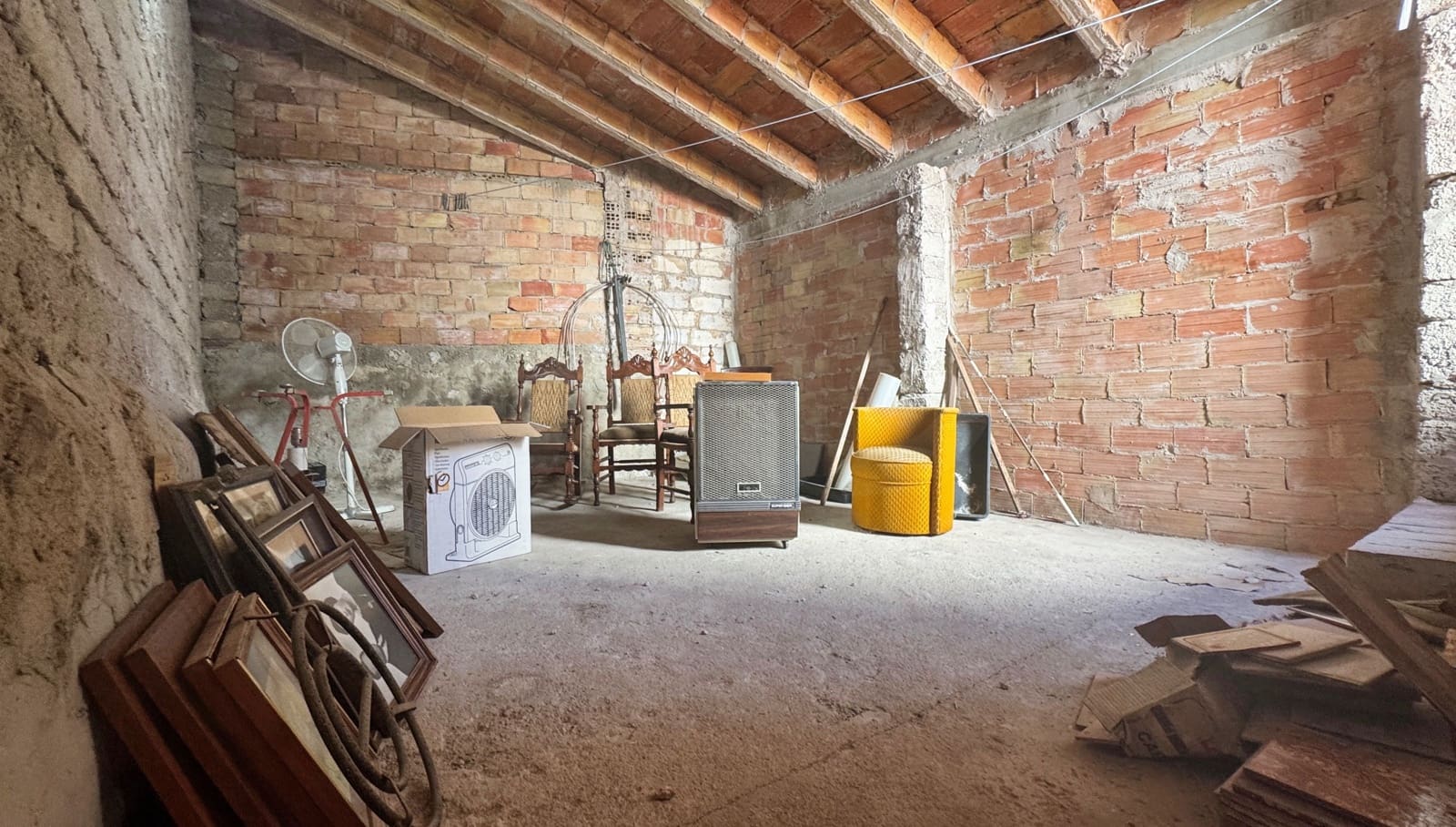 3 soveværelse Byhus til salg i Alicante by - € 140.000 (Ref: 9987497)