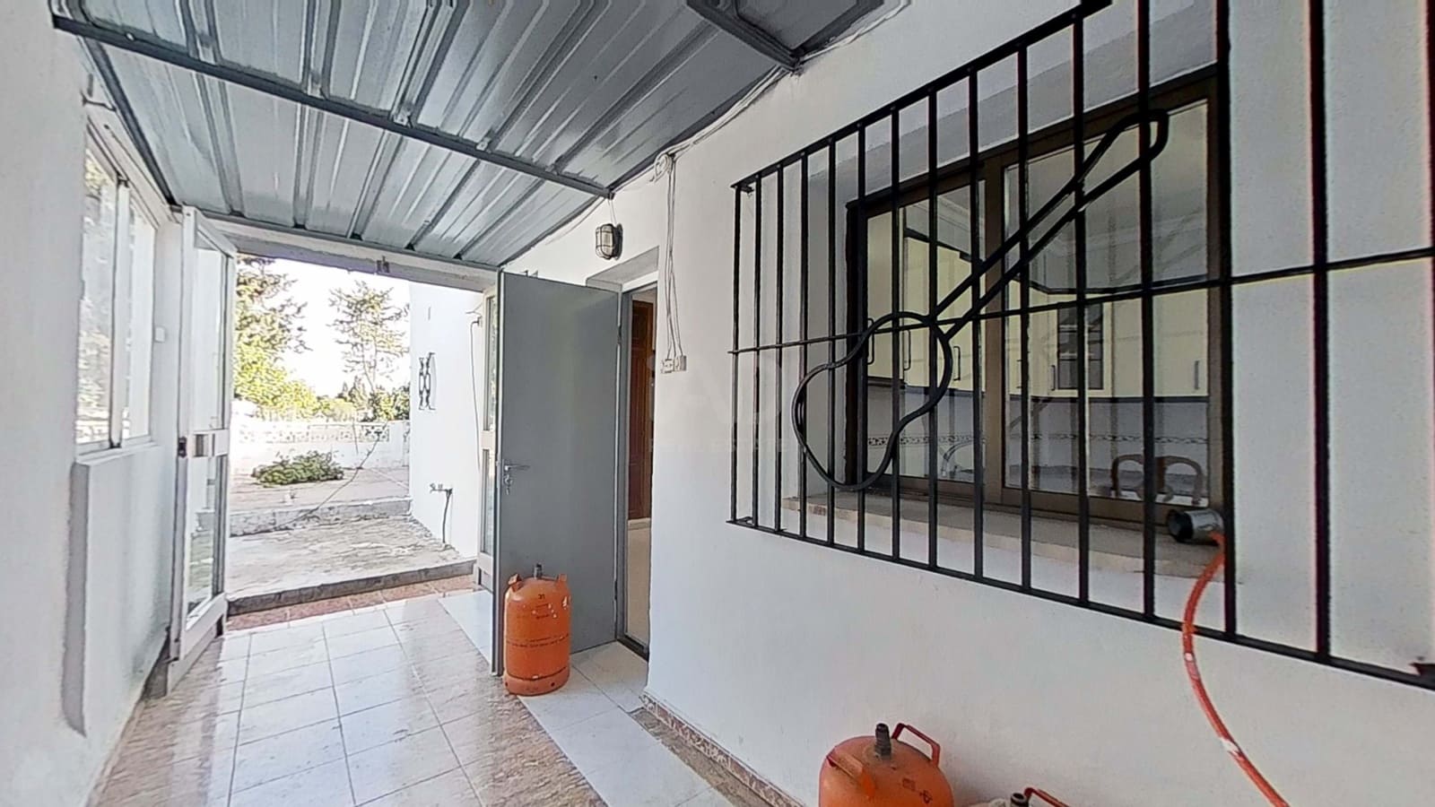 5 bedroom Townhouse for sale in Cadiz city - € 349,900 (Ref: 9987505)