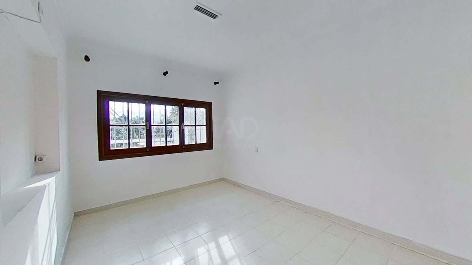 5 bedroom Townhouse for sale in Cadiz city - € 349,900 (Ref: 9987505)
