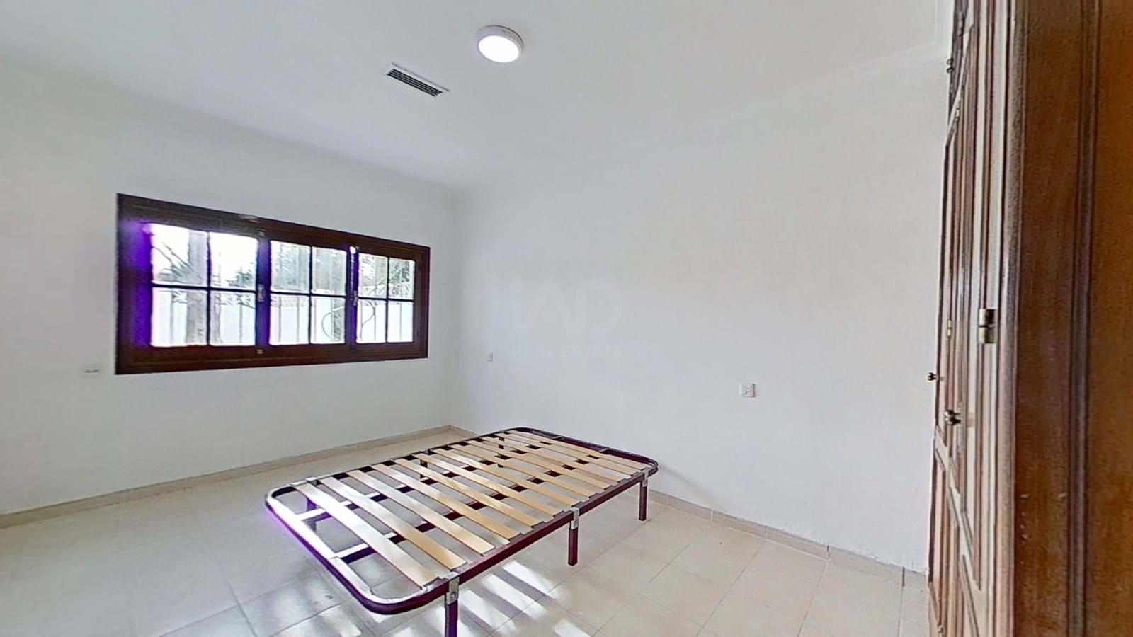 5 bedroom Townhouse for sale in Cadiz city - € 349,900 (Ref: 9987505)