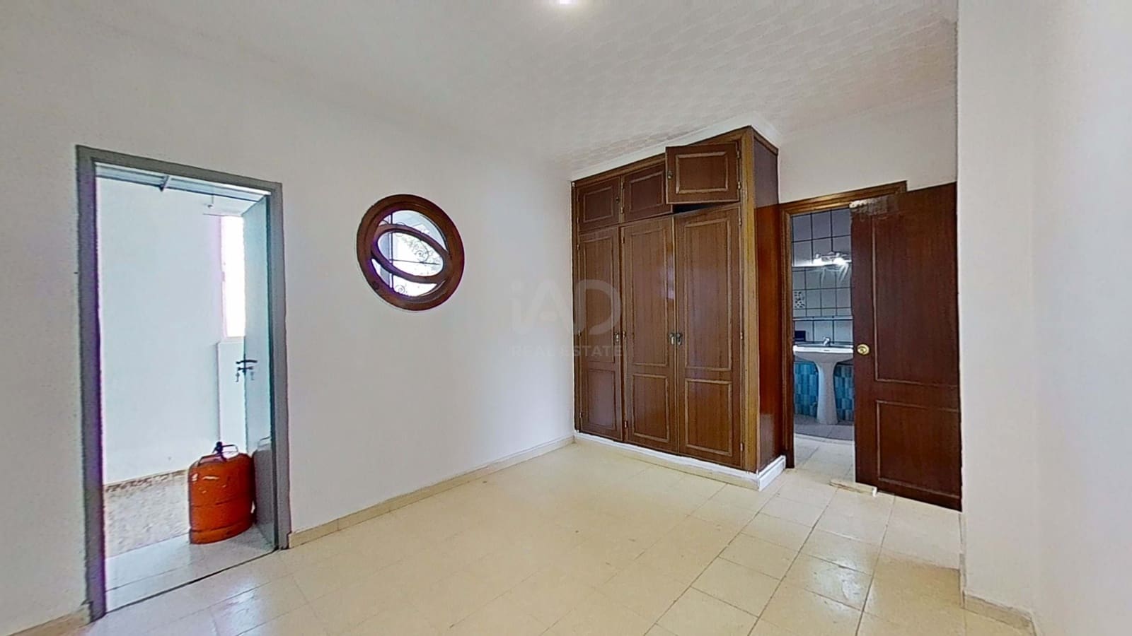 5 bedroom Townhouse for sale in Cadiz city - € 349,900 (Ref: 9987505)