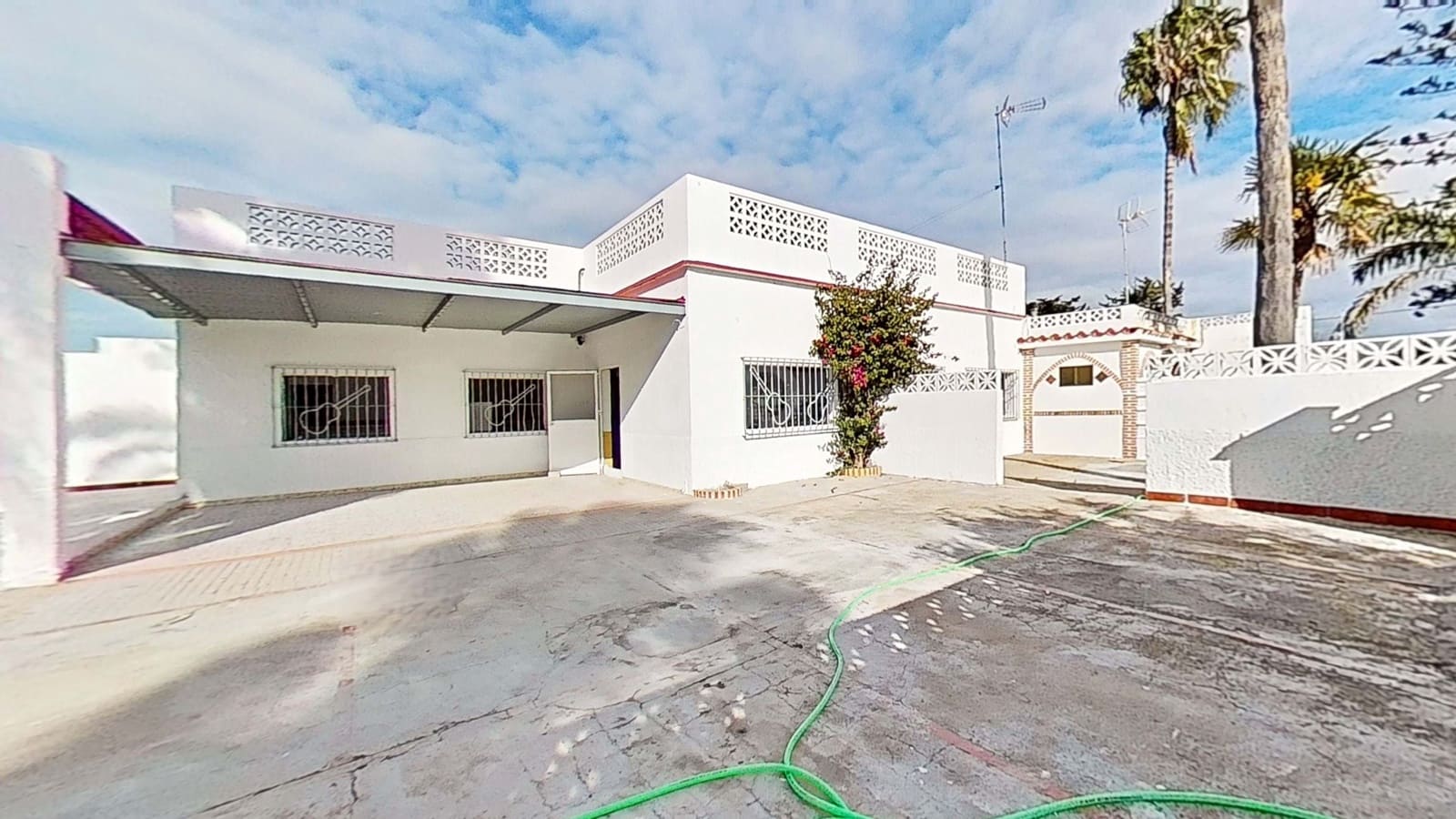 5 bedroom Townhouse for sale in Cadiz city - € 349,900 (Ref: 9987505)