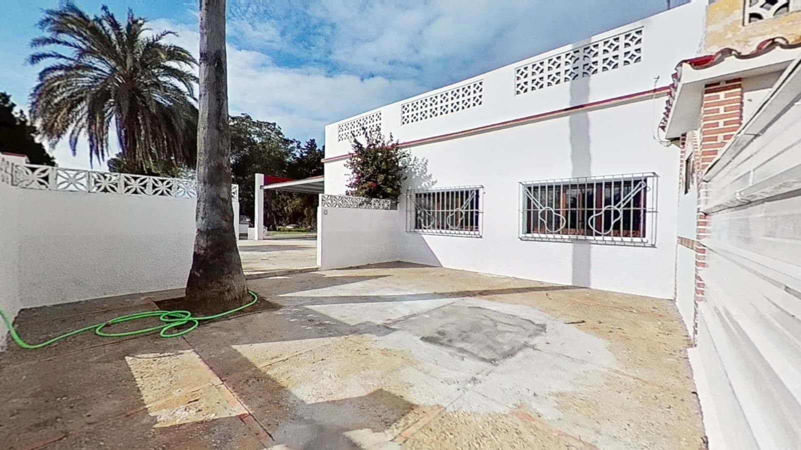 5 bedroom Townhouse for sale in Cadiz city - € 349,900 (Ref: 9987505)
