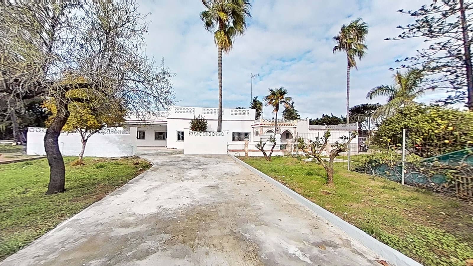 5 bedroom Townhouse for sale in Cadiz city - € 349,900 (Ref: 9987505)