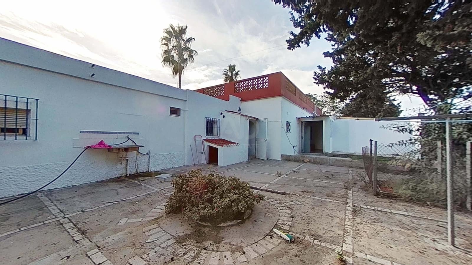 5 bedroom Townhouse for sale in Cadiz city - € 349,900 (Ref: 9987505)