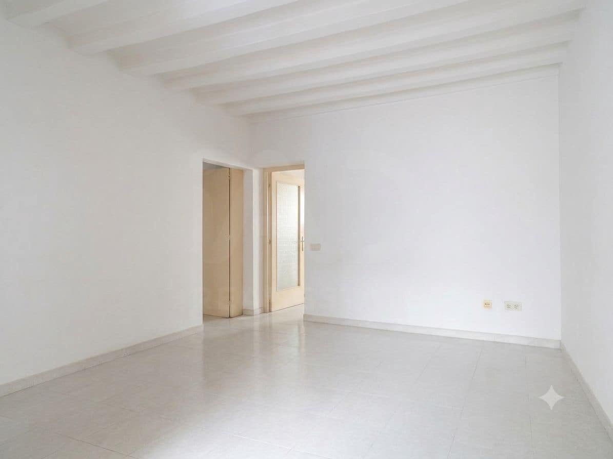 4 slaapkamer Appartement te koop in Barcelona stad - € 140.000 (Ref: 9987510)