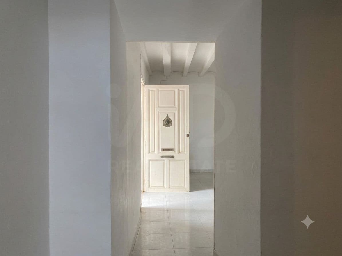 4 slaapkamer Appartement te koop in Barcelona stad - € 140.000 (Ref: 9987510)