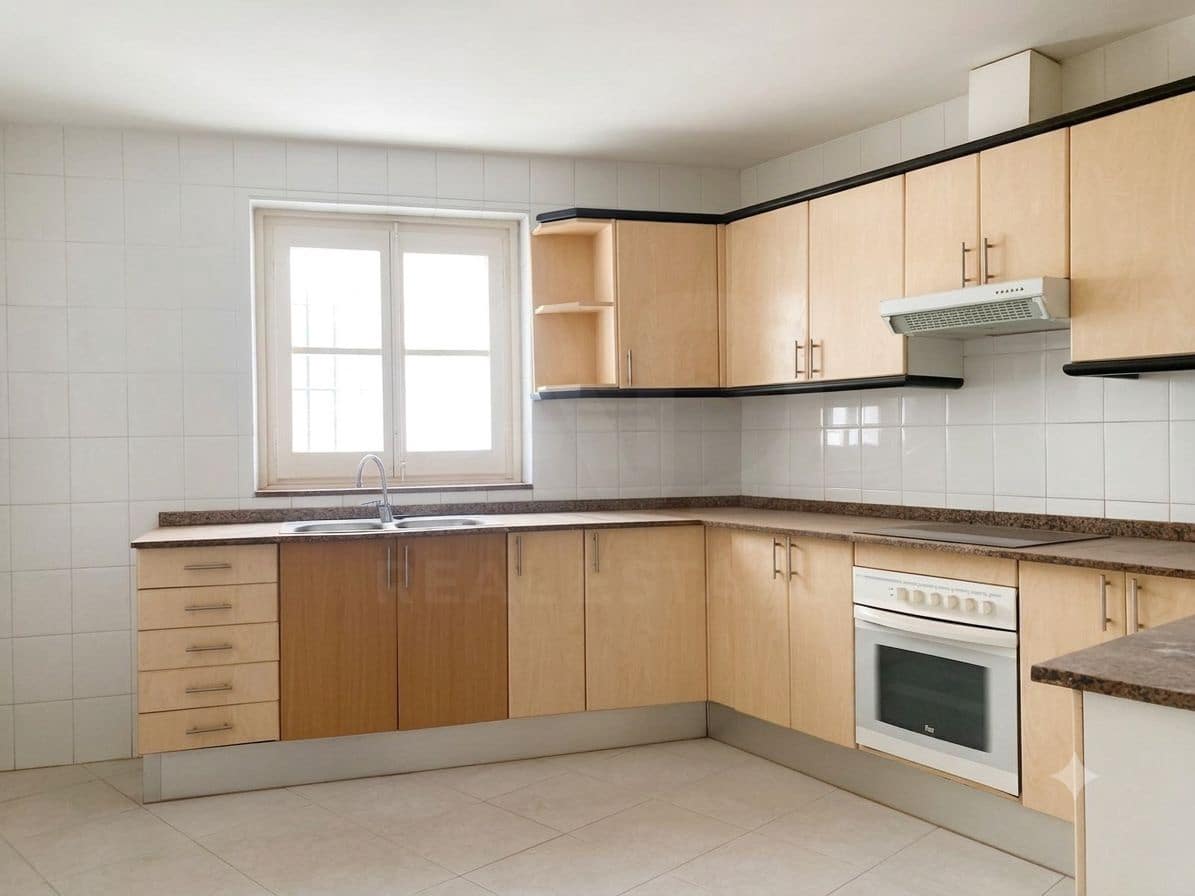 4 slaapkamer Appartement te koop in Barcelona stad - € 140.000 (Ref: 9987510)