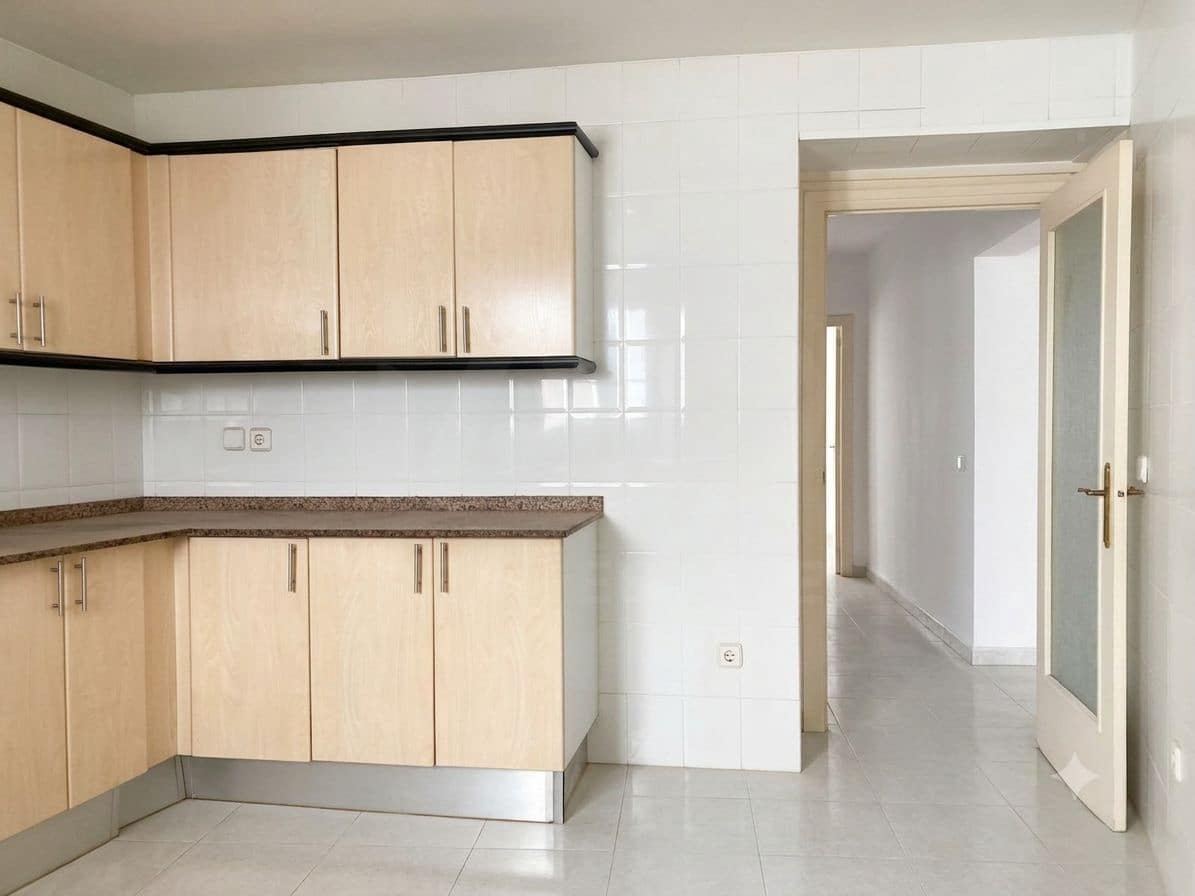 4 slaapkamer Appartement te koop in Barcelona stad - € 140.000 (Ref: 9987510)