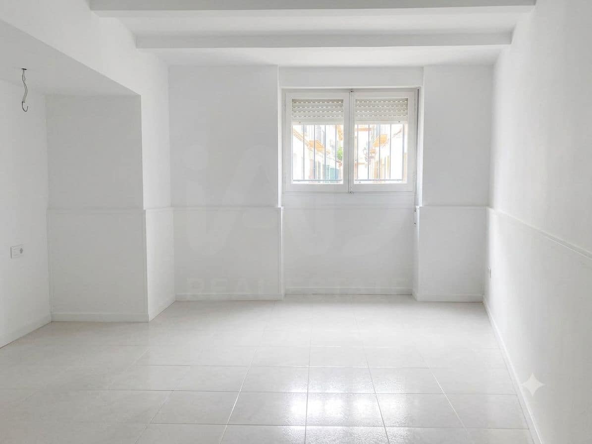 4 slaapkamer Appartement te koop in Barcelona stad - € 140.000 (Ref: 9987510)
