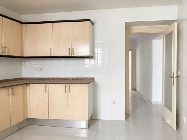 Apartamento de 4 habitaciones en Cubelles en venta - 140.000 € (Ref: 9987510)