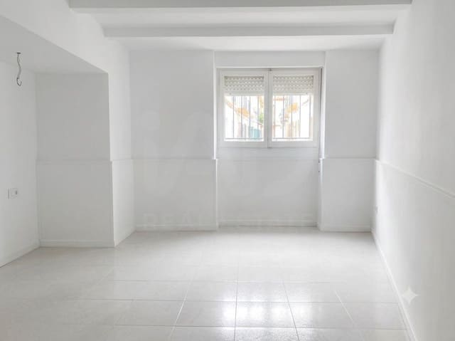 Apartamento de 4 habitaciones en Cubelles en venta - 140.000 € (Ref: 9987510)