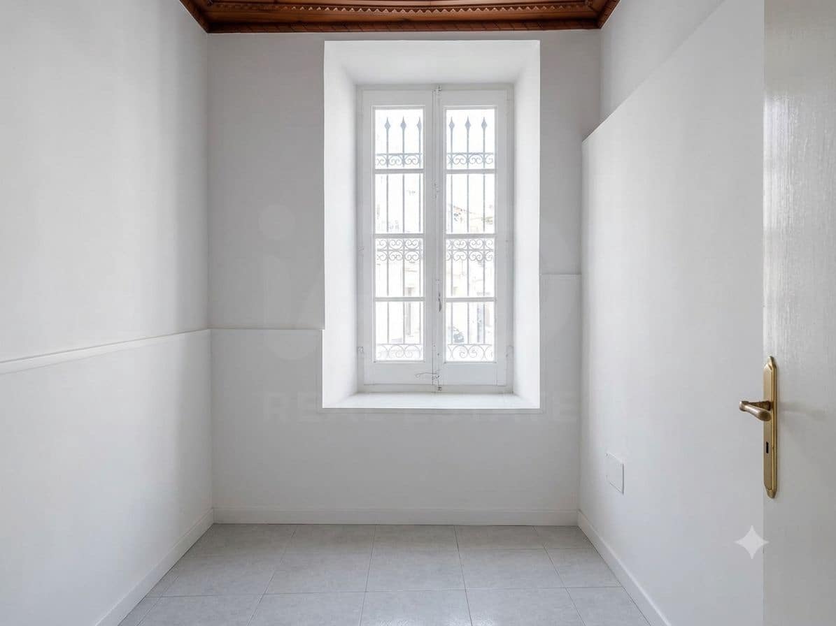 4 slaapkamer Appartement te koop in Barcelona stad - € 140.000 (Ref: 9987510)