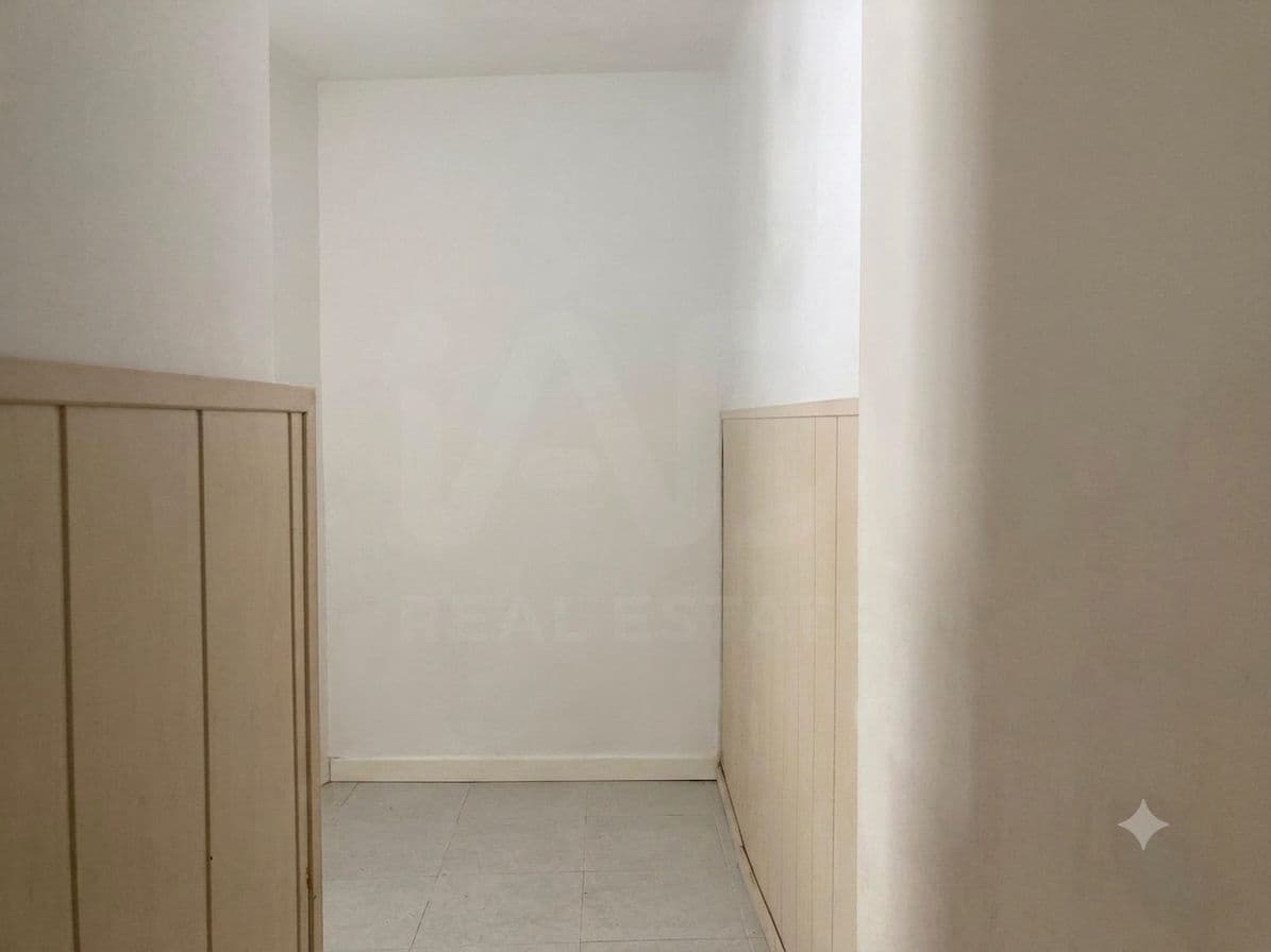 4 slaapkamer Appartement te koop in Barcelona stad - € 140.000 (Ref: 9987510)