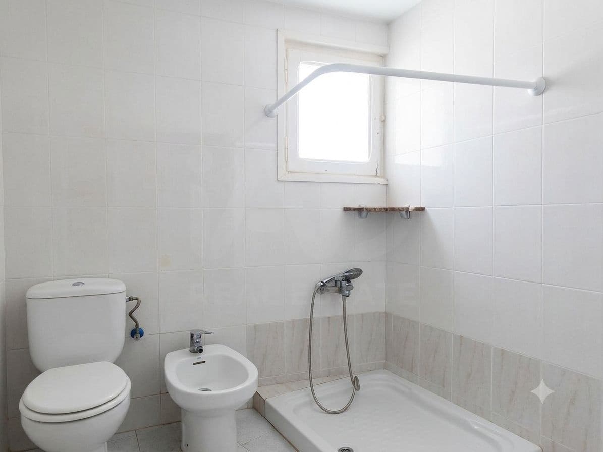 4 slaapkamer Appartement te koop in Barcelona stad - € 140.000 (Ref: 9987510)