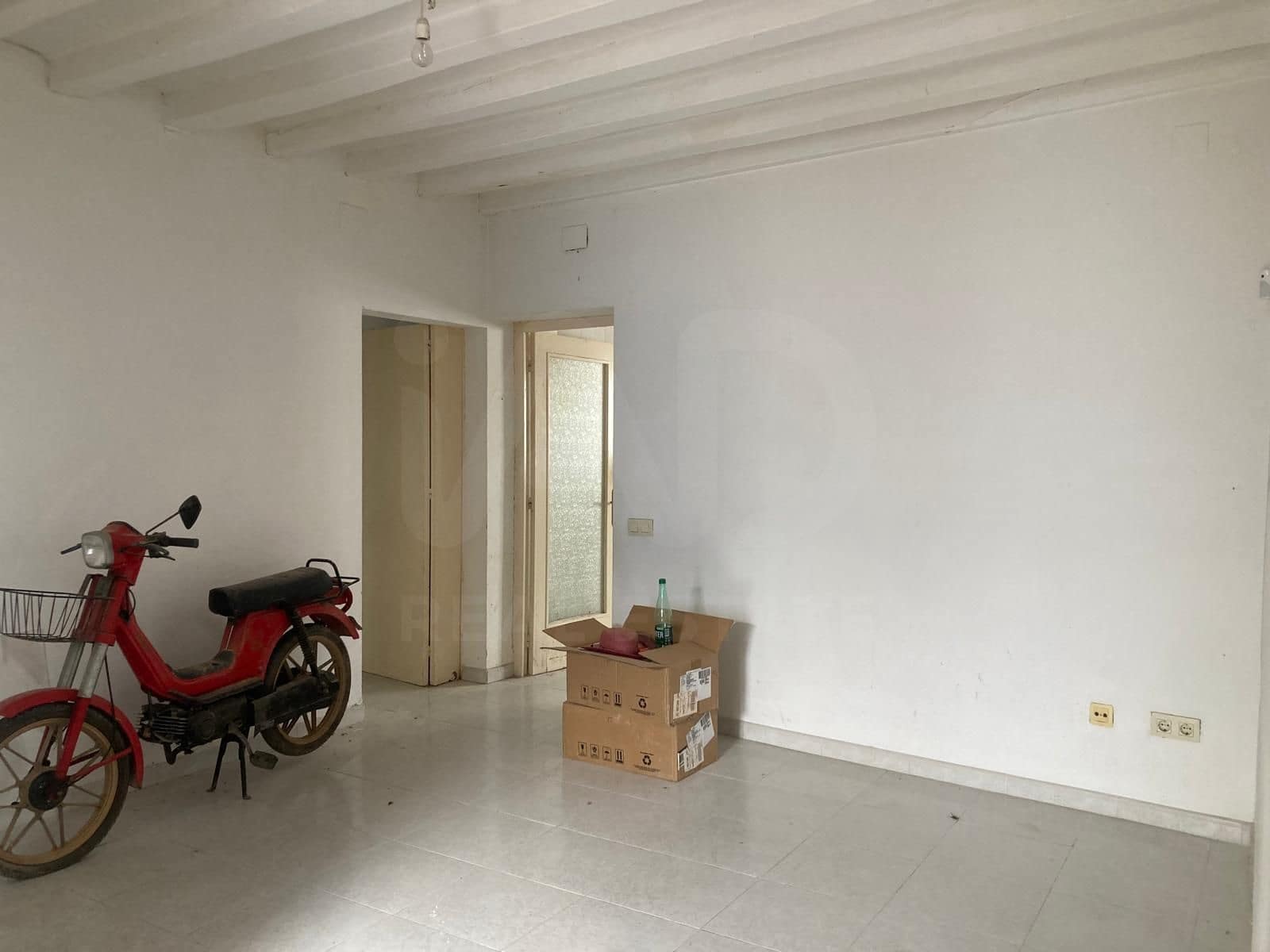 4 slaapkamer Appartement te koop in Barcelona stad - € 140.000 (Ref: 9987510)