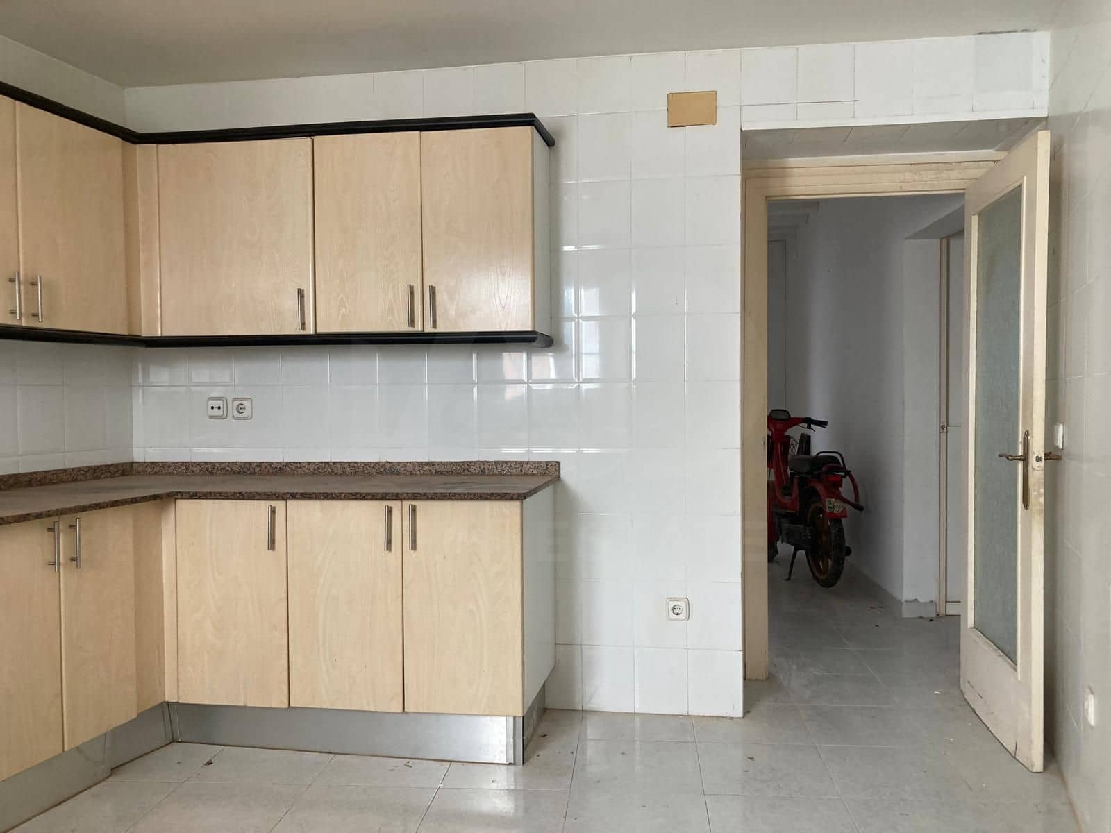 4 slaapkamer Appartement te koop in Barcelona stad - € 140.000 (Ref: 9987510)