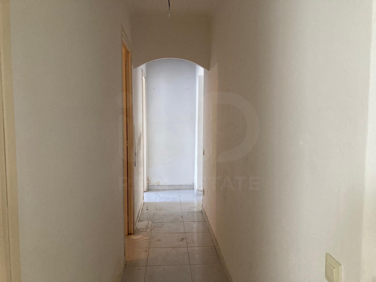 4 slaapkamer Appartement te koop in Barcelona stad - € 140.000 (Ref: 9987510)
