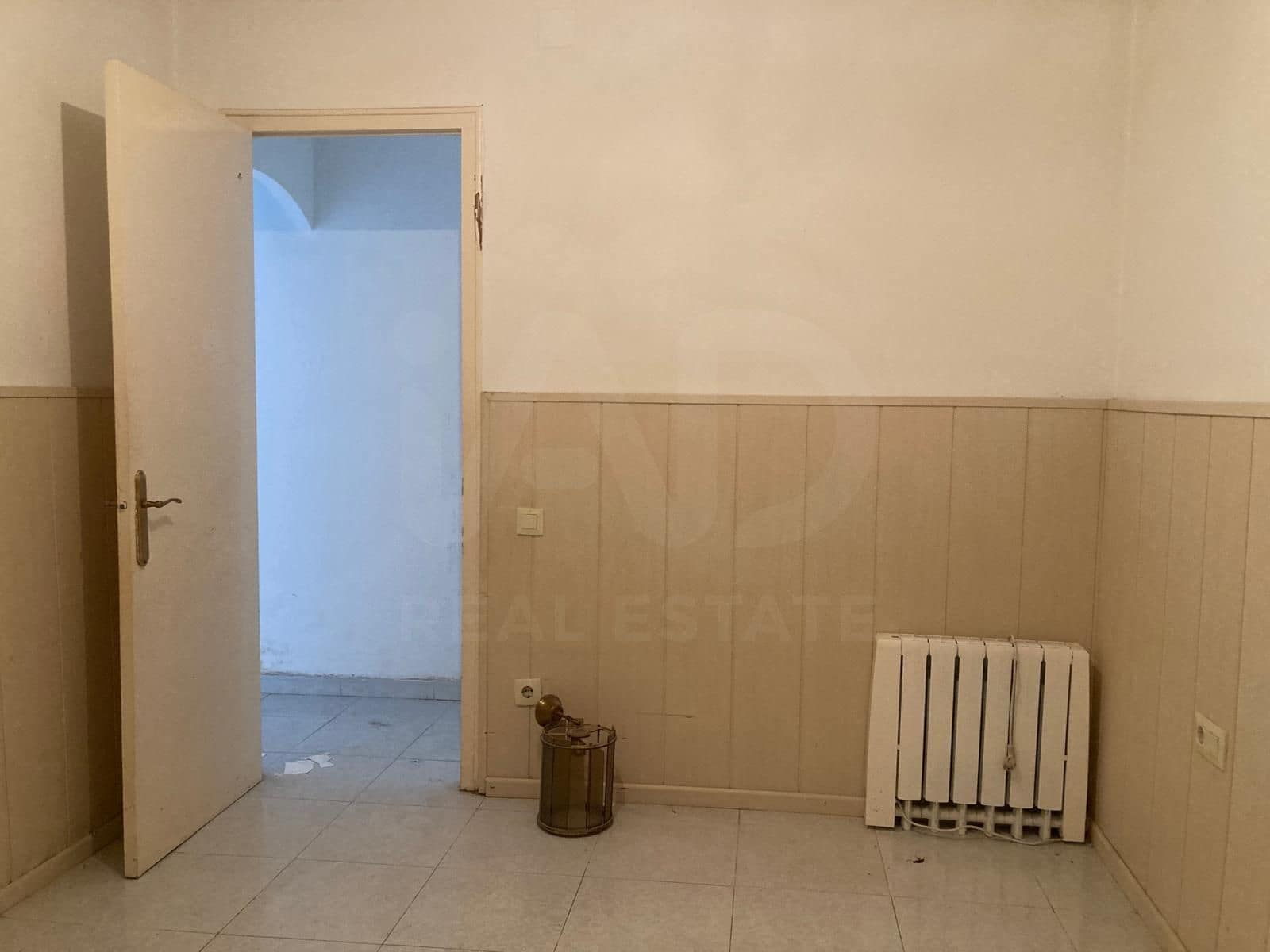 4 slaapkamer Appartement te koop in Barcelona stad - € 140.000 (Ref: 9987510)