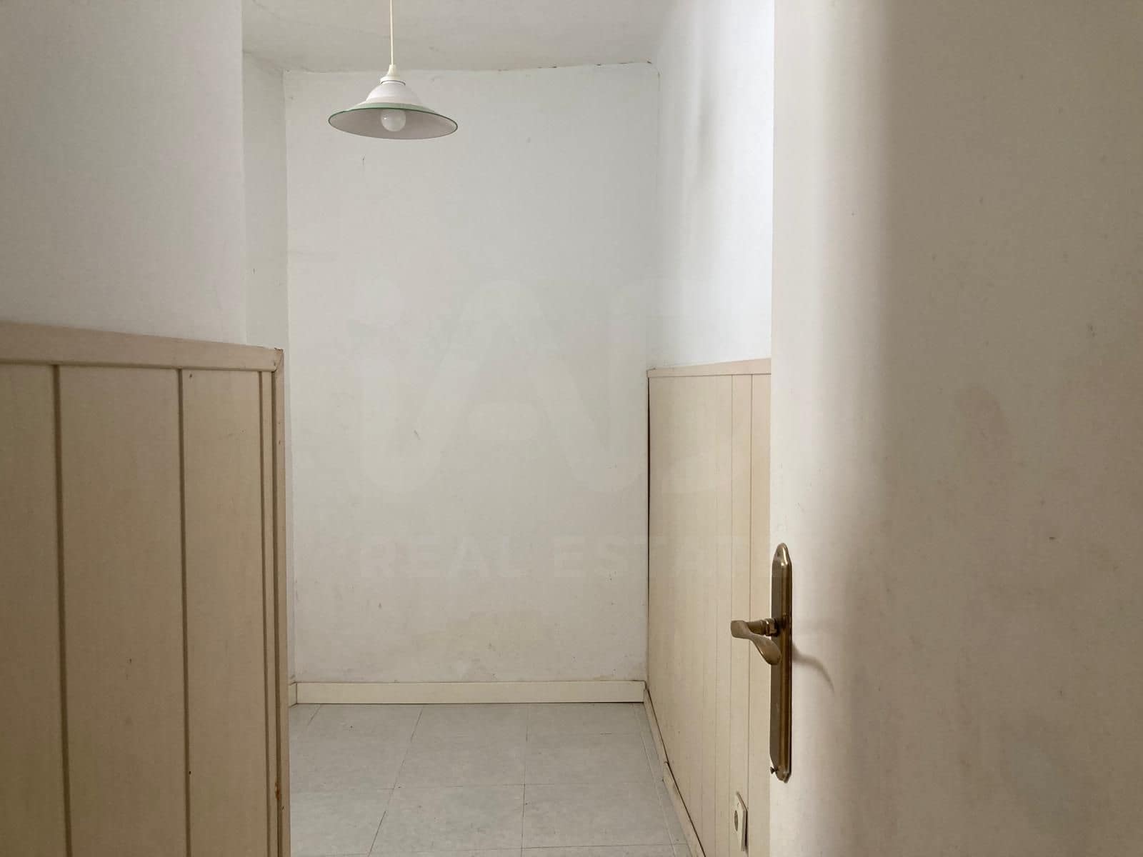 4 slaapkamer Appartement te koop in Barcelona stad - € 140.000 (Ref: 9987510)