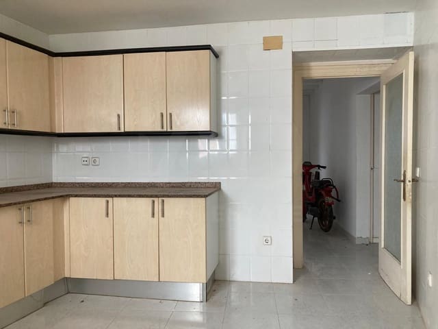 Apartamento de 4 habitaciones en Cubelles en venta - 140.000 € (Ref: 9987510)