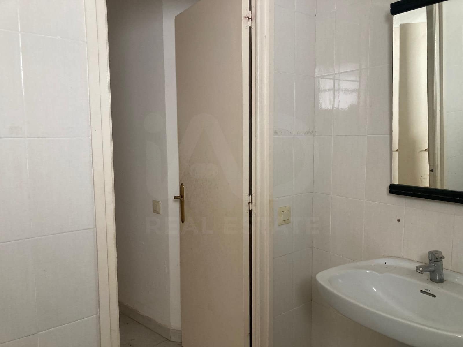 4 slaapkamer Appartement te koop in Barcelona stad - € 140.000 (Ref: 9987510)