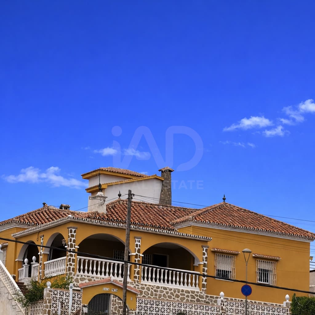 4 bedroom Townhouse for sale in Torre de Benagalbon with garage - € 789,000 (Ref: 9987514)