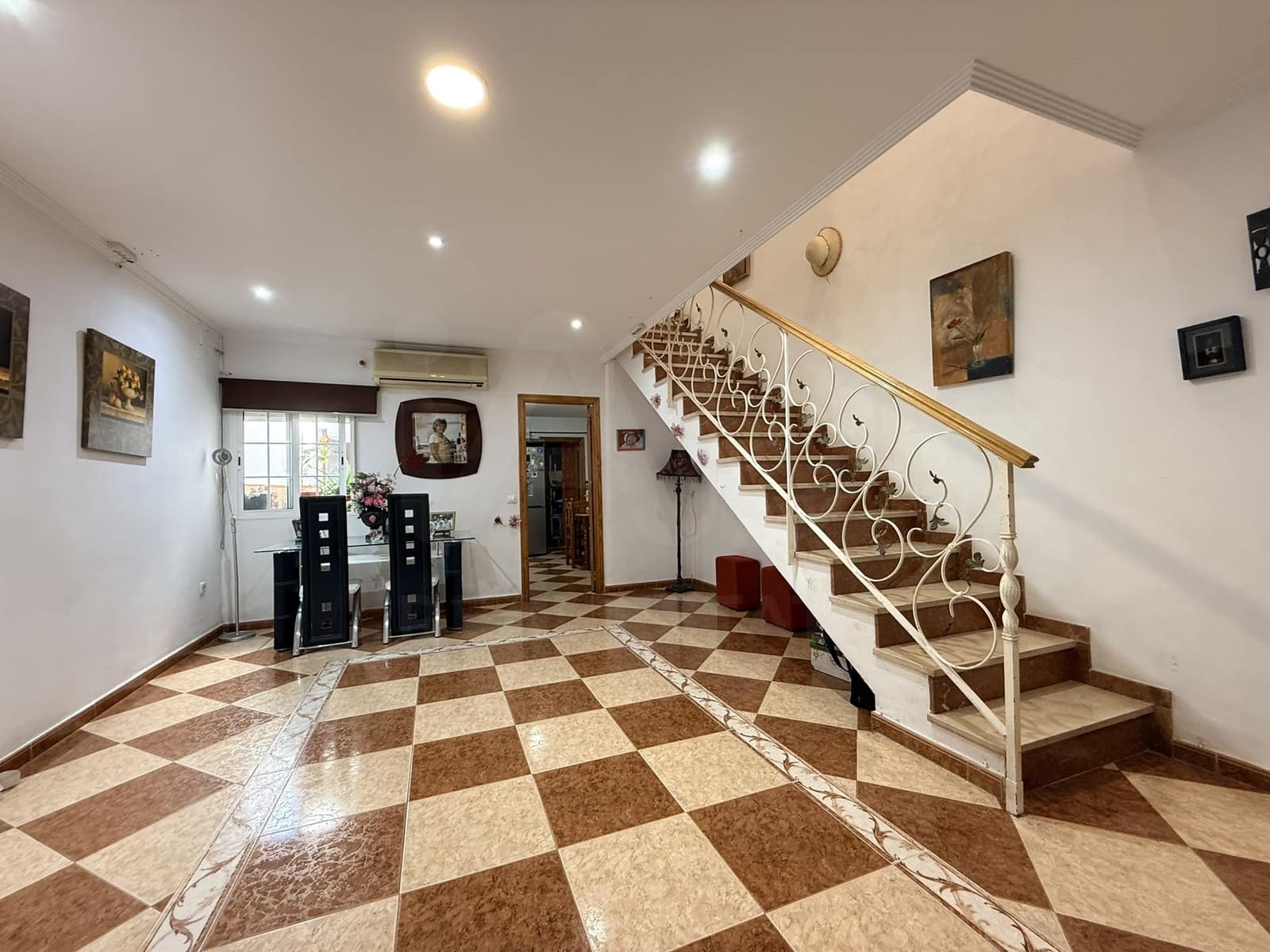 5 soverom Rekkehus til salgs i Huelva by - € 269 000 (Ref: 9987516)