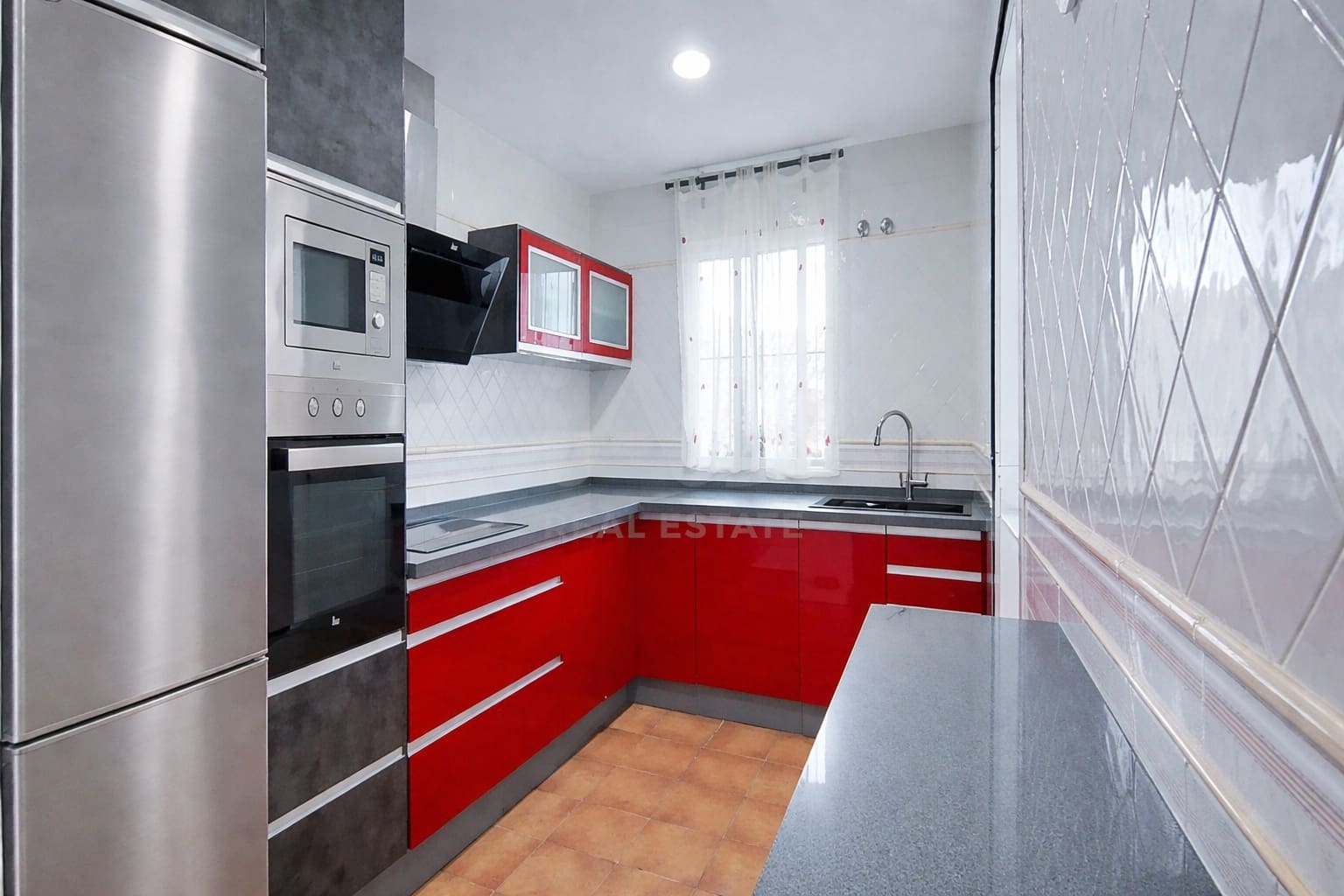 4 Zimmer Haus zu verkaufen in Cadiz Stadt mit Garage - 180.000 € (Ref: 9987517)