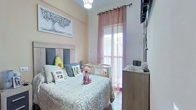 4 soverom Hus til salgs i Cádiz by med garasje - € 180 000 (Ref: 9987517)
